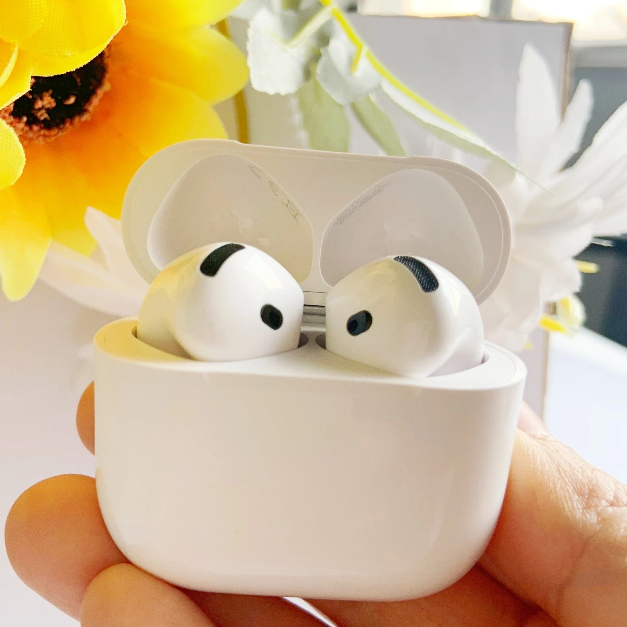 1: 1 Wireless Bluetooth in-Ear Headphones with Advanced Noise Canceling