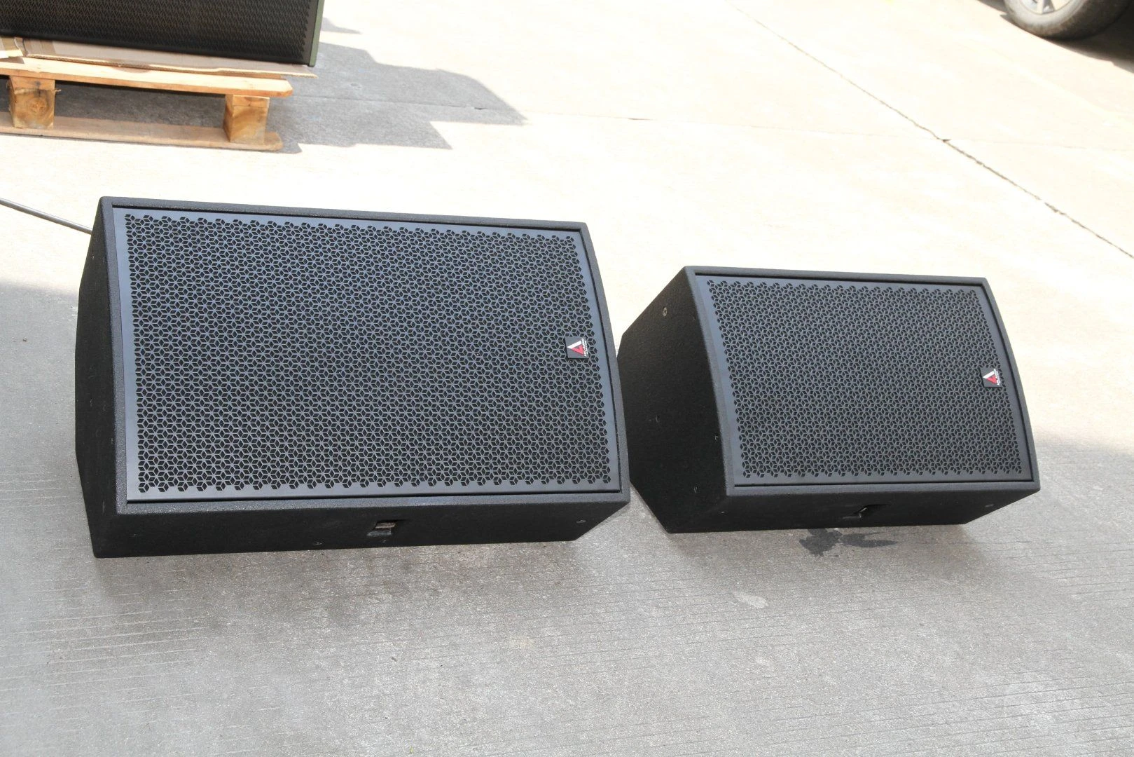 1600W Active Line Array Professional Audio Sound Equipment Stage Outdoor Speakers for Sale