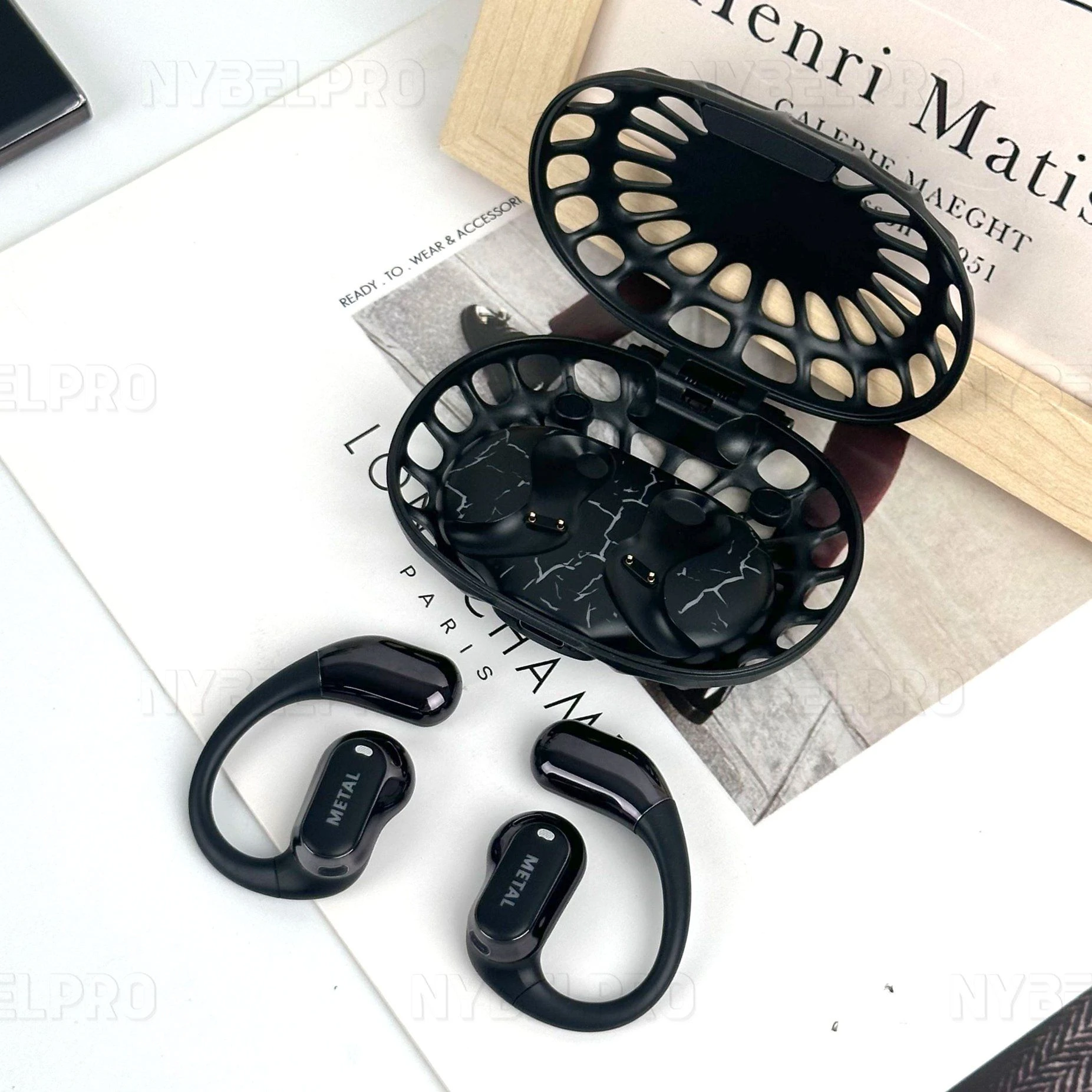 2025 New High Quality Space Capsule Design Wireless Bluetooth in-Ear Headphones Black High-Tech Sense Exquisite Packaging Wireless Bluetooth Earphone