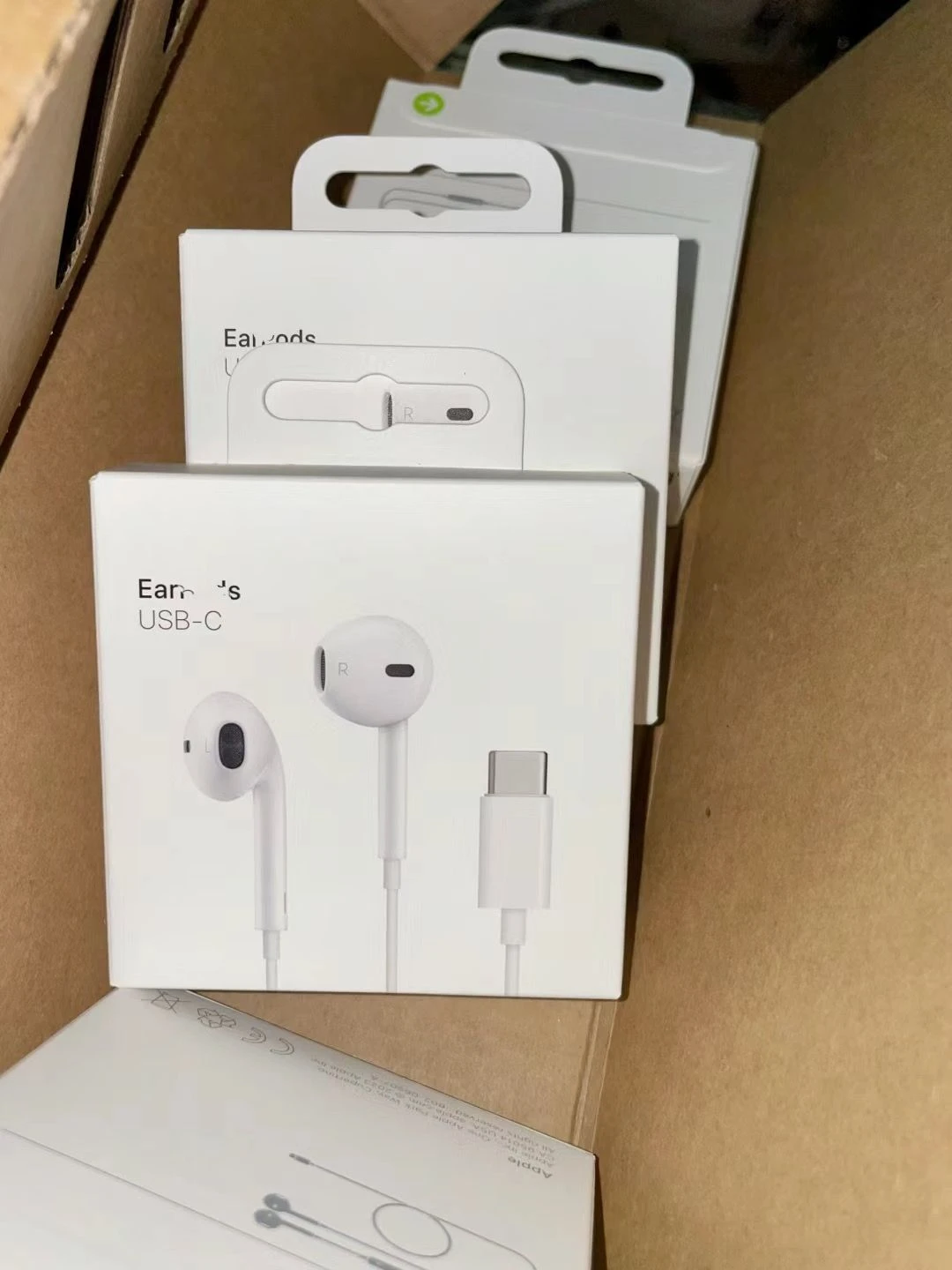 A3046 Type C Lightning Wired Earpods in Ear Earphone Headphone