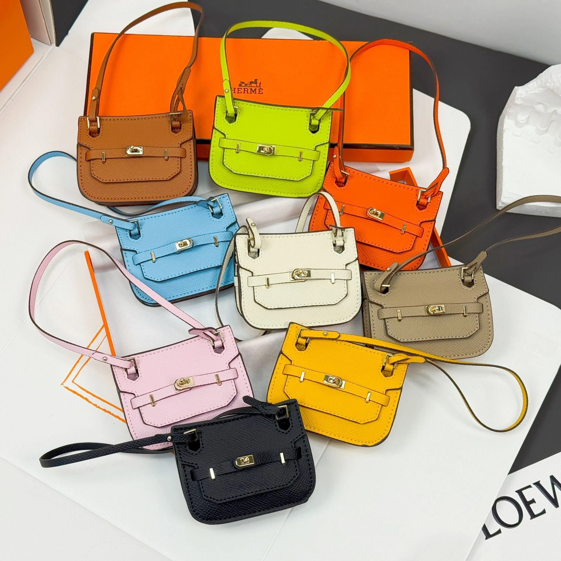 Ea791 Custom Designer Cute Leather Case Luxury Headphone Irregular Bag Shape Pendant Carrying for Airpod for Women Cover Protective Popular Earphone with Cases