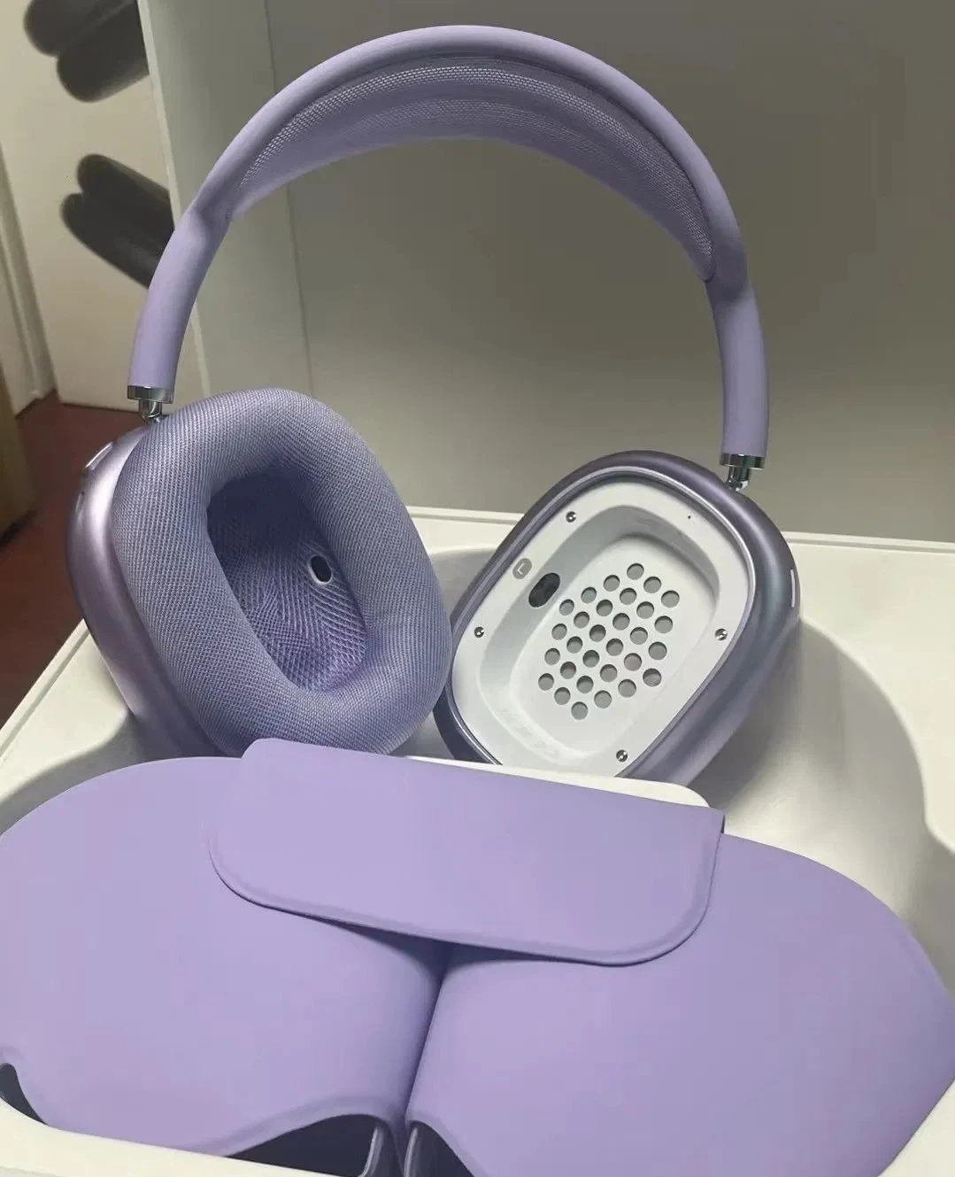 Elegant Wireless Headphones with Type C Charging and Dual Connectivity