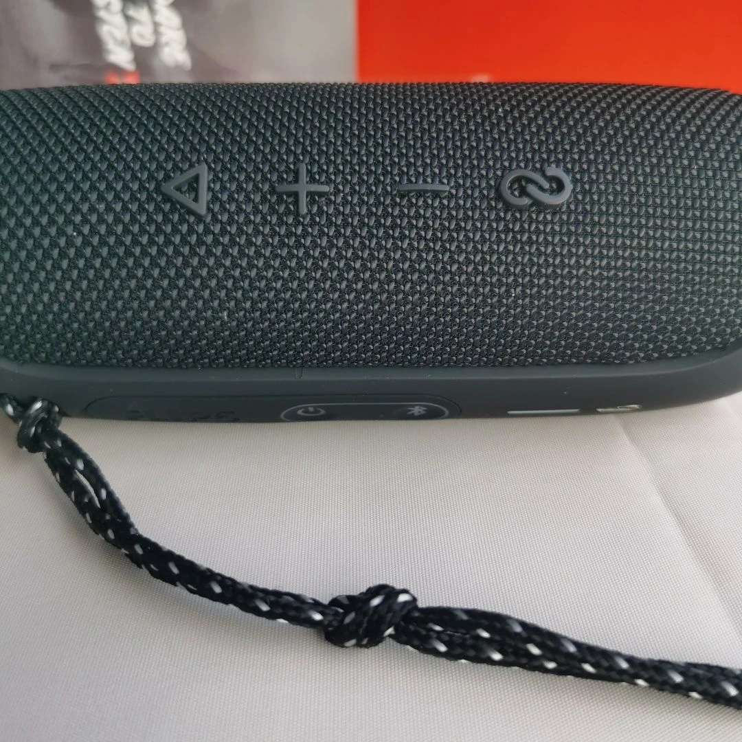 Flip 5/6/7 Bluetooth Speaker with Clear Sound and Strong Bass Performance
