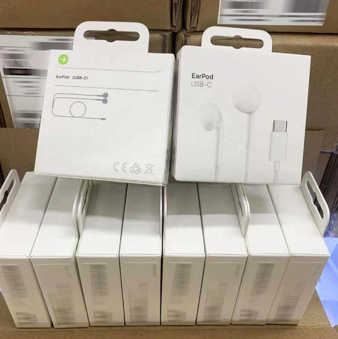 High-Fidelity Wired in-Ear Headphones with Type-C Connector for Modern Smart Devices.