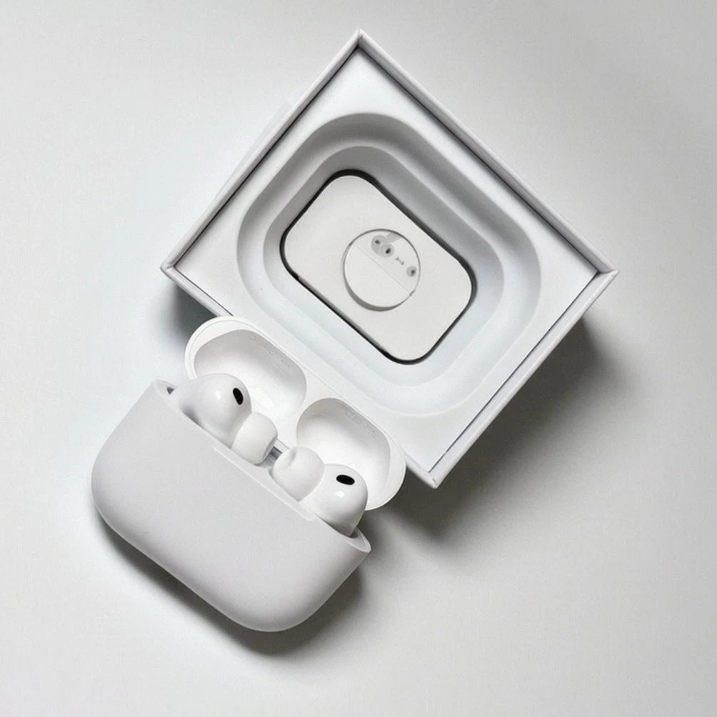 Lightweight Bluetooth 5.2 Headphones with Active Noise Cancellation Technology