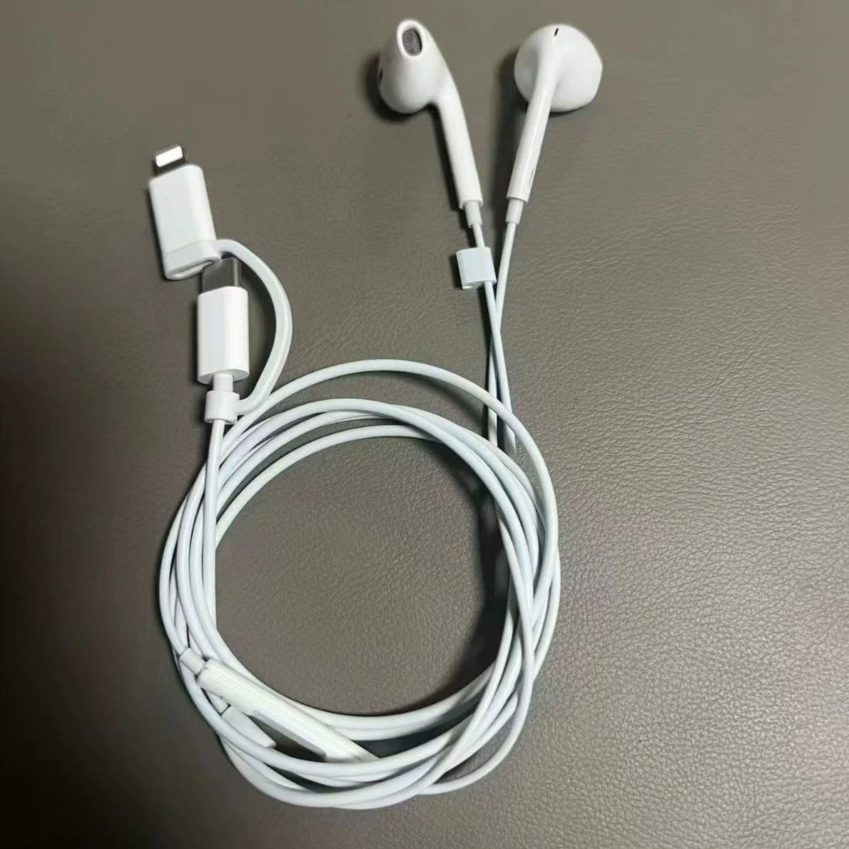 Plug & Play Lightning Wired Headphones Noise Reduction in Ear Earphones with Remote and Mic