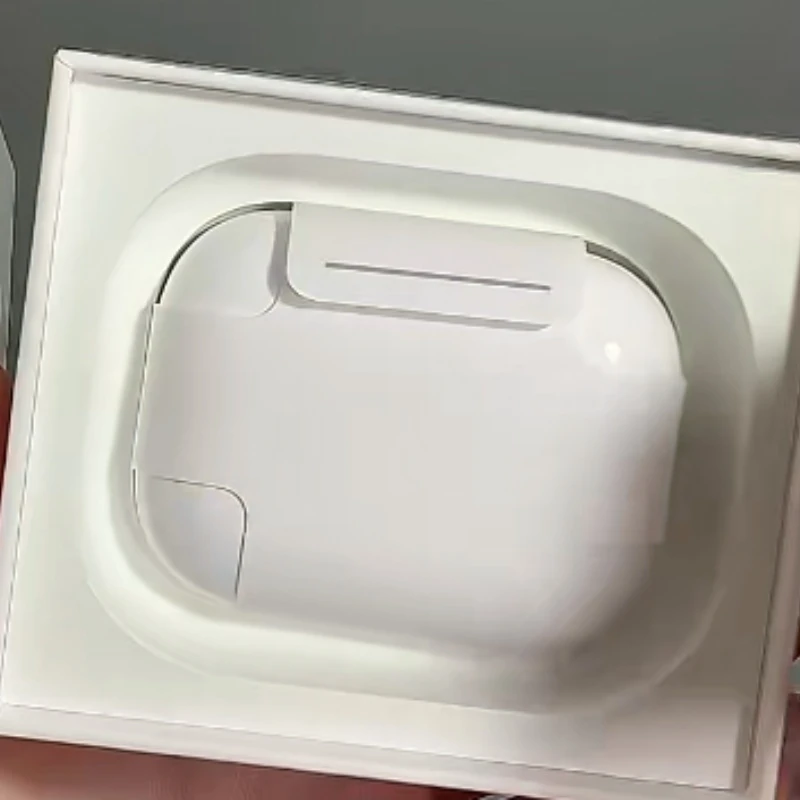Pods PRO 3 with Precision Finding U1 Chip Adaptive Audio Conversation Awareness