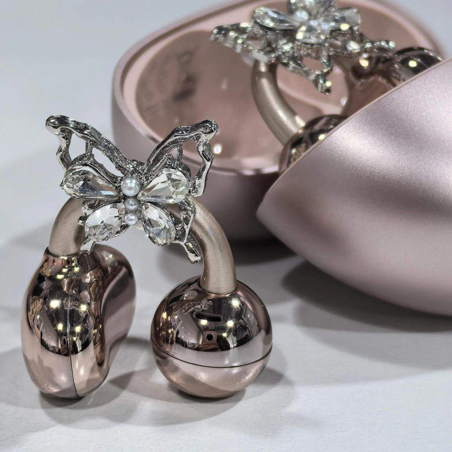 Sb0868 Wireless Ear-Clip Earphones with Exquisite Imitated Stone Ornaments, Ear Buds with Charging Case, Bt6.0 and Waterproof