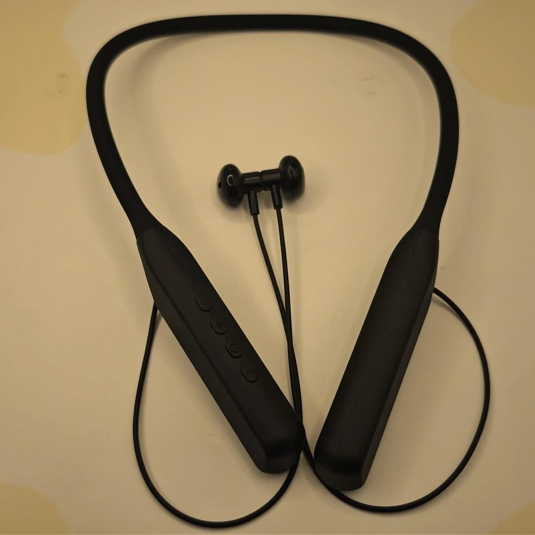 Silicone Neckband Bluetooth Earphones with 400mAh Battery and Digital Display, Metal Case with Composite Diaphragm Driver, True Stereo Chip, Factory Wholesale