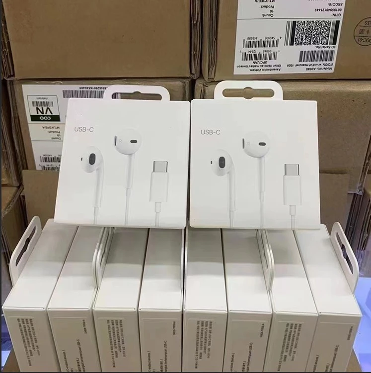USB-C Type-C Wired Earphone Music Headset for iPhone 15 Huawei Mobile Phone