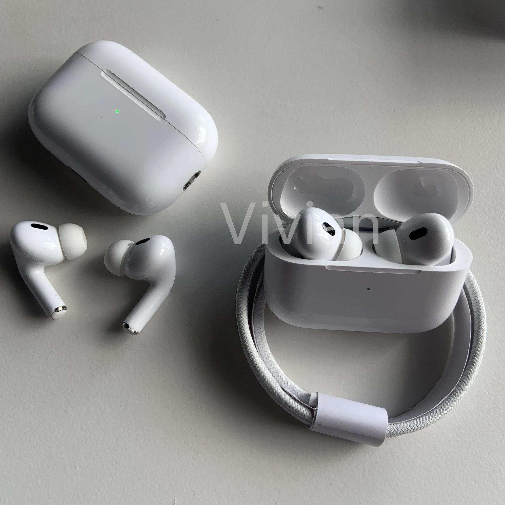 in-Ear Headphones with Active Noise Cancellation and Wireless Charging